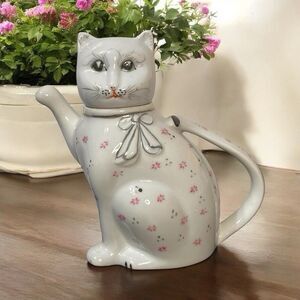 Vintage Maneki Neko Good Fortune Lucky Cat Kitty Teapot or Creamer Hand Painted